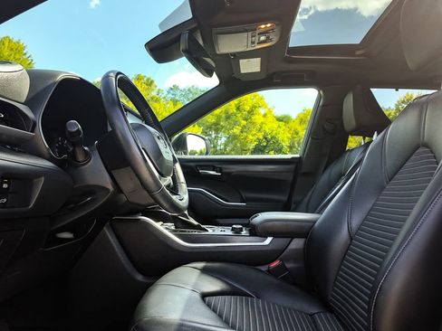 Used 2022 Toyota Highlander XSE image 27