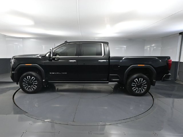 Used 2024 GMC Sierra 3500 Denali Ultimate AWD/4WD image 7