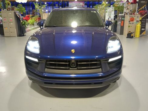 Used 2024 Porsche Macan Turbo AWD/4WD image 3
