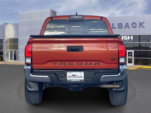 Used 2017 Toyota Tacoma TRD Off-Road image 4