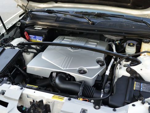 Used 2006 Cadillac SRX w/ Seating Package image 32