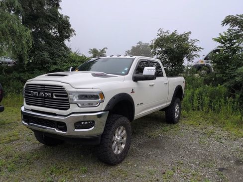 Used 2023 RAM 2500 Laramie AWD/4WD image 3