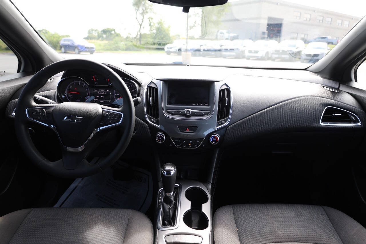 Used 2019 Chevrolet Cruze LT w/ Convenience Package FWD image 14