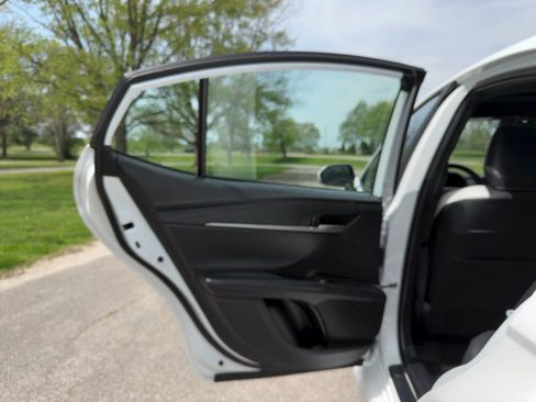 Used 2025 Toyota Camry SE w/ Convenience Package image 23