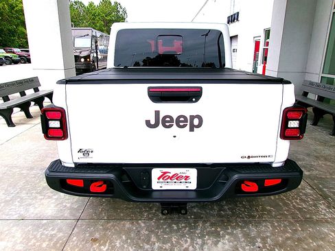 Used 2025 Jeep Gladiator Mojave w/ Safety Group AWD/4WD image 22