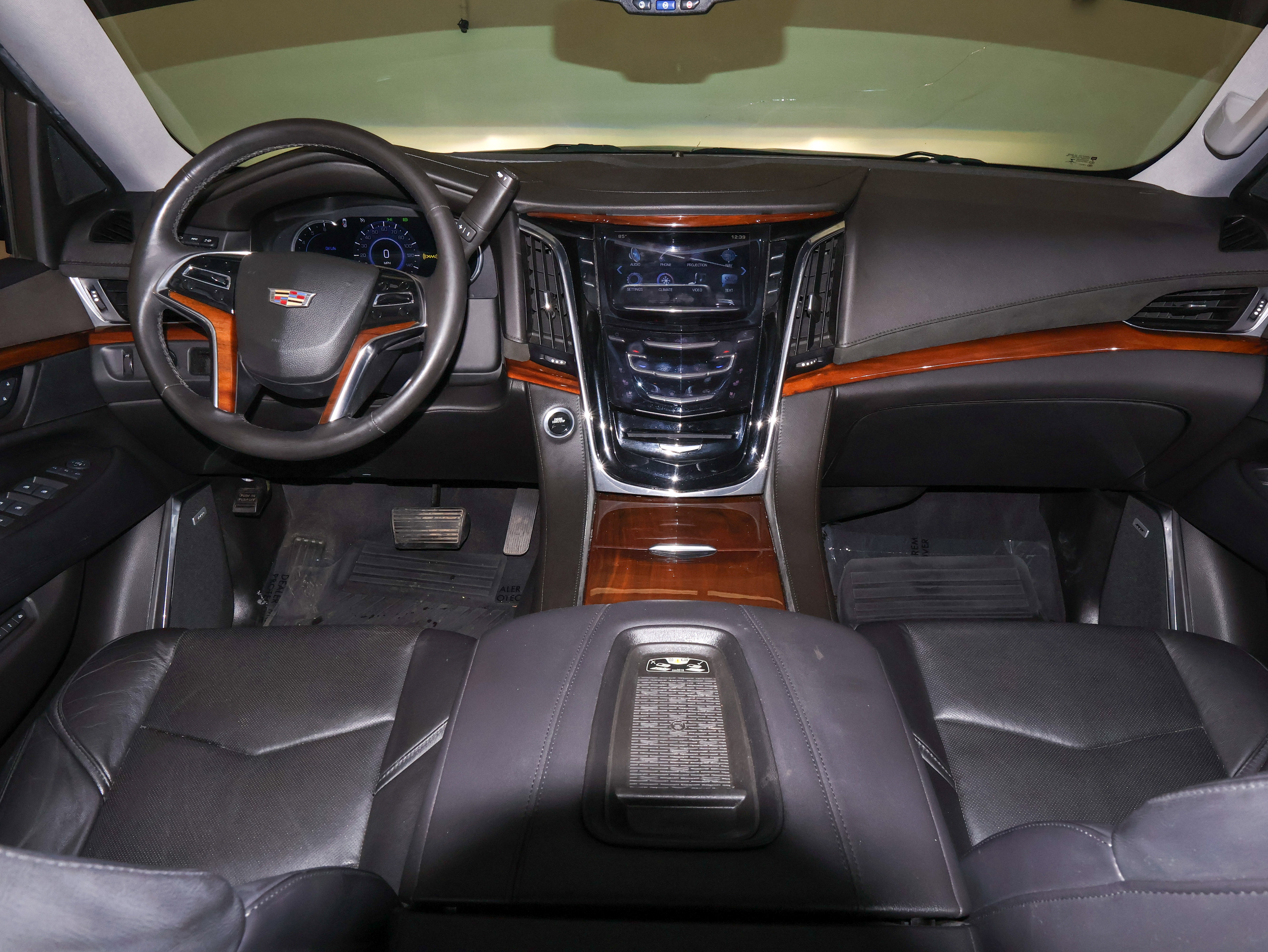 Used 2016 Cadillac Escalade Luxury RWD image 29