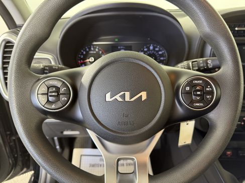 Used 2022 Kia Soul LX image 24