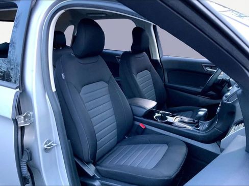 Used 2018 Ford Edge SE image 17