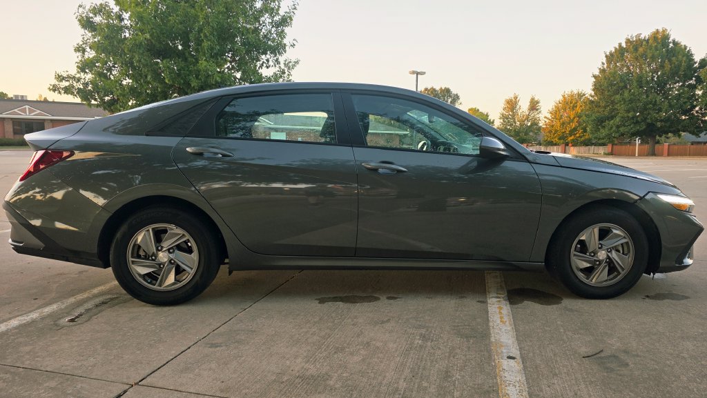 Certified 2025 Hyundai Elantra SE FWD image 32