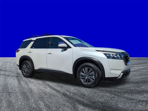 Used 2024 Nissan Pathfinder SV w/ SV Premium Package image 2