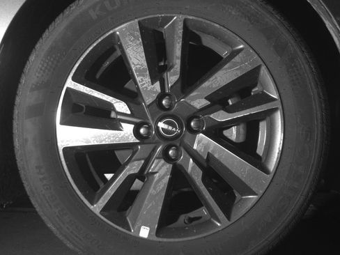 Used 2025 Nissan Versa SV w/ Trunk Package FWD image 10