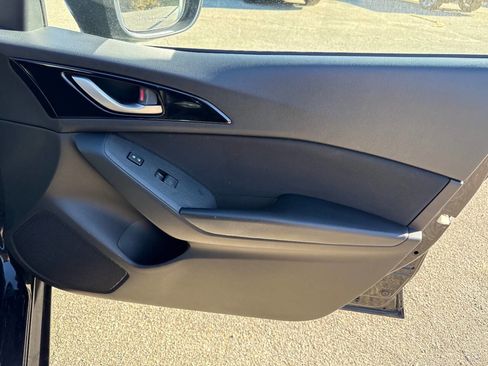 Used 2016 MAZDA MAZDA3 i Sport image 31
