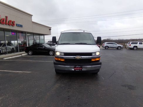 Used 2019 Chevrolet Express 3500 w/ Power Convenience Package RWD image 3