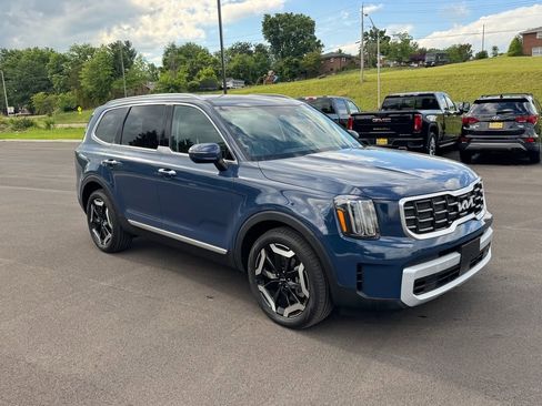 Used 2025 Kia Telluride S AWD/4WD image 2