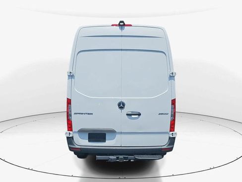 Used 2025 Mercedes-Benz Sprinter 2500 image 4
