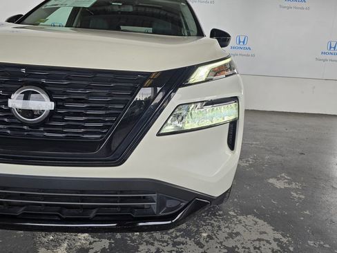 Used 2023 Nissan Rogue SV FWD image 45
