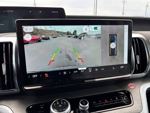 Used 2025 Ford Expedition Platinum image 20