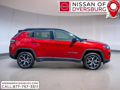 Used 2025 Jeep Compass Limited AWD/4WD image 2