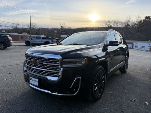 Used 2023 GMC Acadia Denali w/ Black Diamond Edition image 4