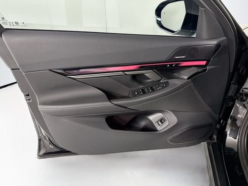 Used 2025 BMW i5 eDrive40i w/ Premium Package RWD image 24