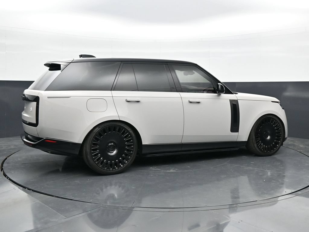 Used 2025 Land Rover Range Rover SV AWD/4WD image 11