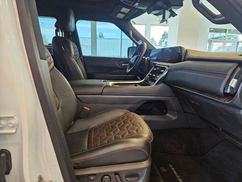 Certified 2025 Nissan Armada Platinum Reserve AWD/4WD image 25