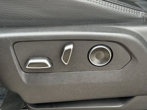 Used 2025 GMC Yukon XL Denali AWD/4WD image 26