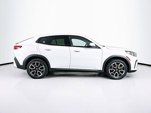 Used 2025 BMW X2 xDrive28i image 10