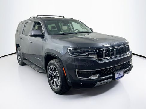 Used 2022 Jeep Wagoneer Series III image 3