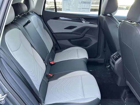 New 2025 Volkswagen Tiguan SE image 15