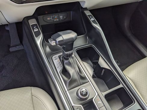 Certified 2025 Kia Sorento S w/ Panoramic Sunroof Package image 27