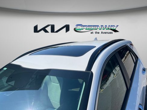 Used 2025 Kia Niro FWD image 24