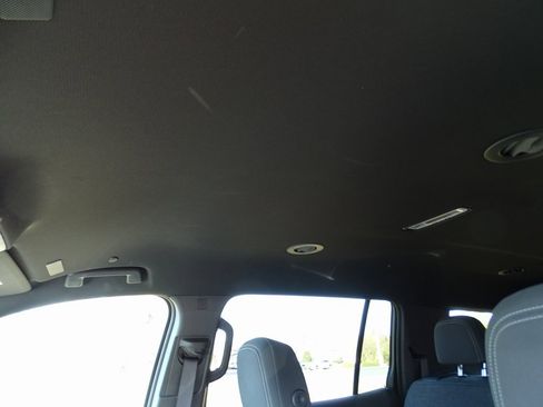 Used 2025 Chevrolet Traverse LT image 20