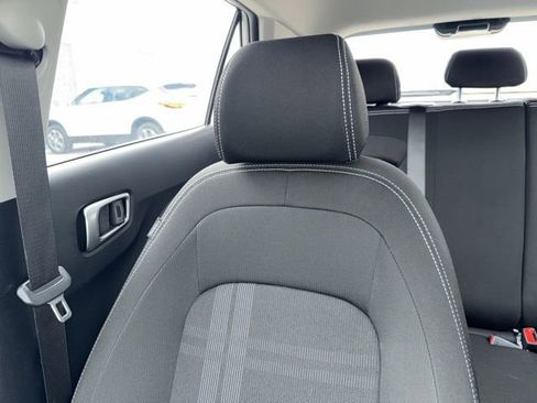 Used 2025 Hyundai Venue SEL image 49