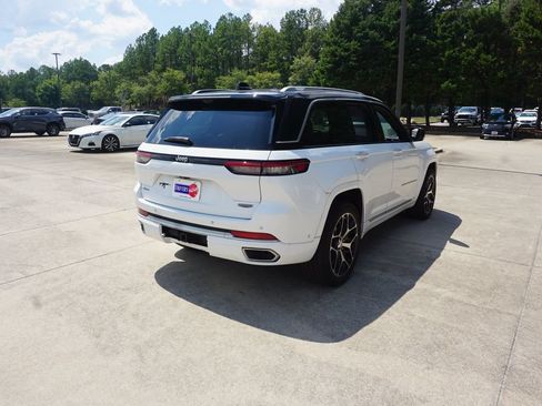 Used 2022 Jeep Grand Cherokee Summit AWD/4WD image 23