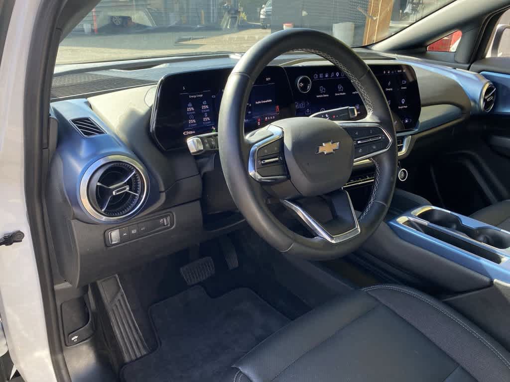 Used 2024 Chevrolet Equinox EV LT AWD/4WD image 2