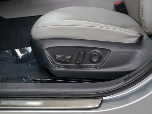 Used 2023 Toyota Camry XLE image 19