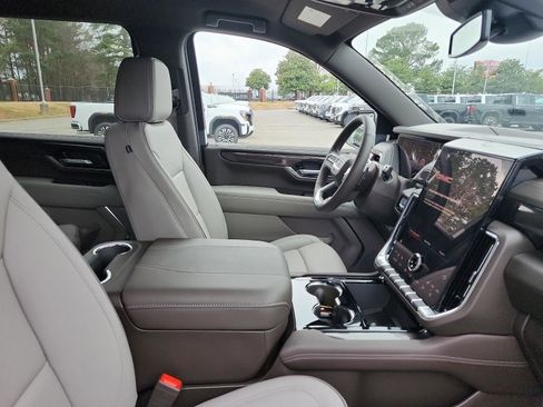 New 2026 GMC Yukon XL Elevation image 6