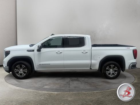 Used 2023 GMC Sierra 1500 SLE AWD/4WD image 4