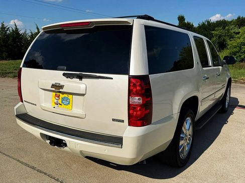 Used 2010 Chevrolet Suburban LTZ RWD image 3