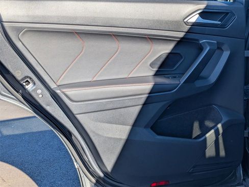 Used 2024 Volkswagen Tiguan SE image 27