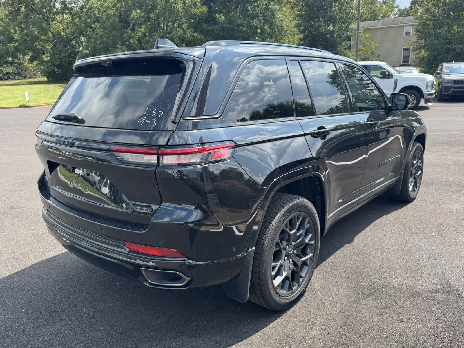 Used 2025 Jeep Grand Cherokee Summit AWD/4WD image 5