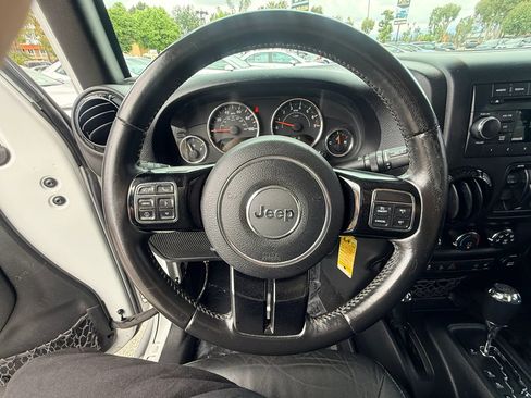 Used 2015 Jeep Wrangler Unlimited Sahara AWD/4WD image 20