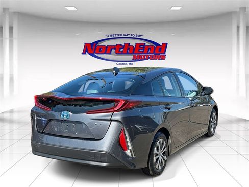 Used 2020 Toyota Prius Prime XLE image 3