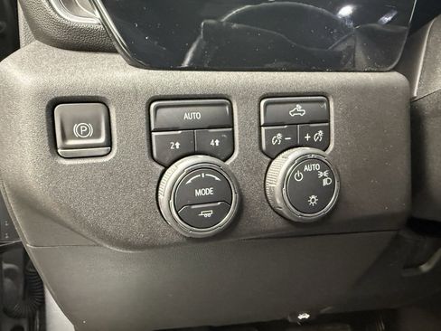 Used 2023 Chevrolet Silverado 1500 LT image 13