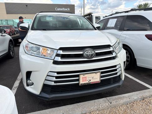 Used 2018 Toyota Highlander Plus FWD image 5