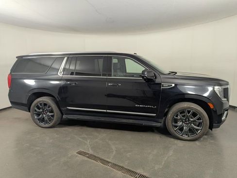 Used 2023 GMC Yukon XL Denali w/ Advanced Technology Package image 8
