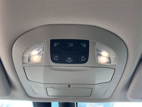 Used 2022 Chrysler Pacifica Touring-L image 20