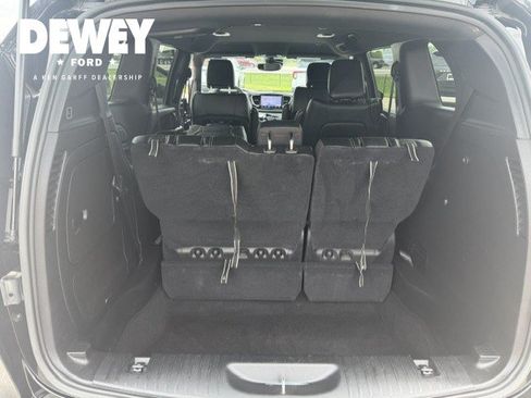 Used 2025 Chrysler Pacifica Select FWD image 31