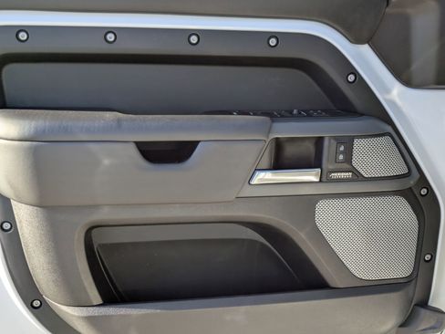 Used 2023 Land Rover Defender 130 X-Dynamic SE image 12